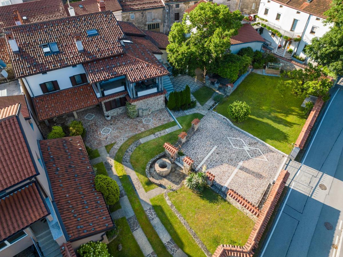 Guest House Zerjal Podnanos Exterior photo